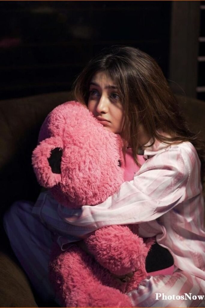 cute instagram alone girl dp