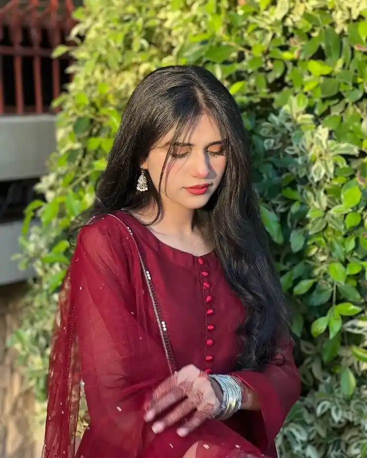beautiful cute simple girl pic